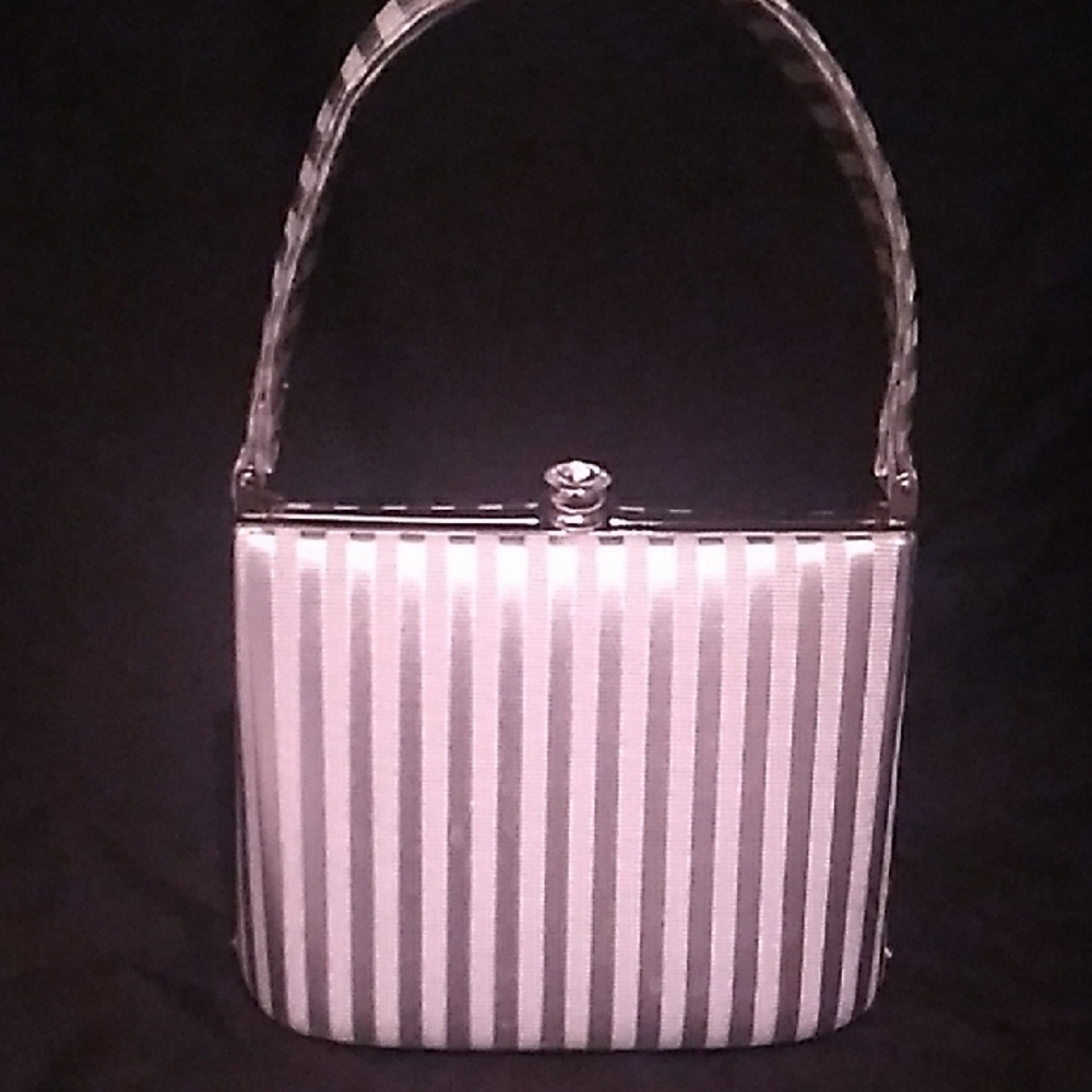 Striped Silver Matalic Hardshell Handbag With Jeweled Clasp Closure (L1)